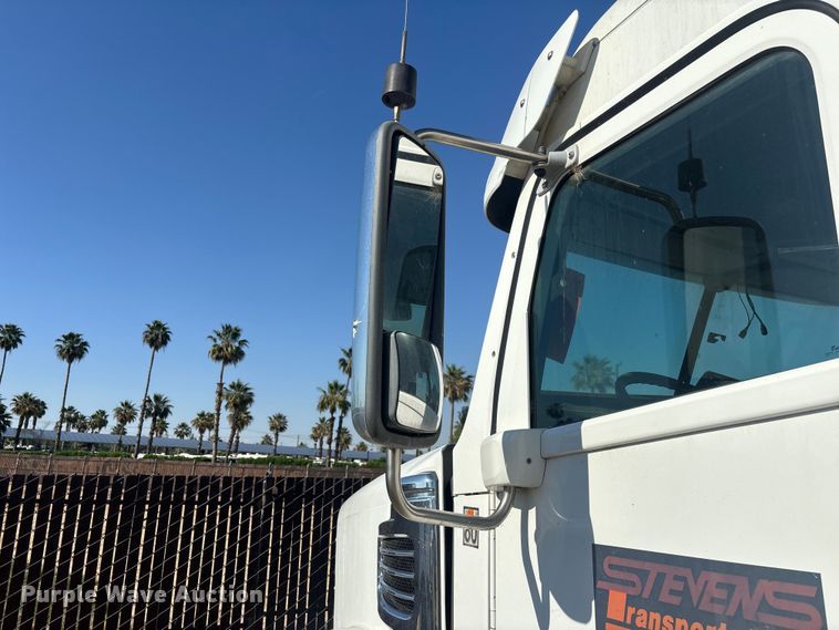image for item ER7577 2013 Freightliner Coronado SD 122 semi truck