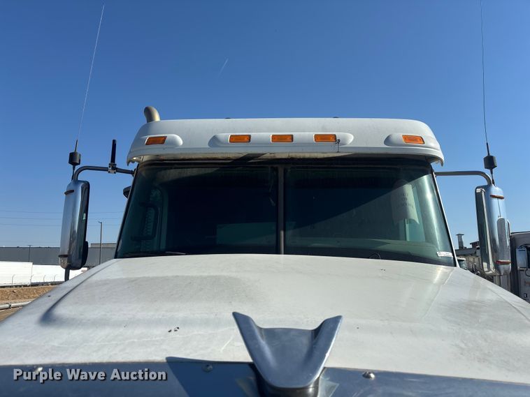 image for item ER7577 2013 Freightliner Coronado SD 122 semi truck