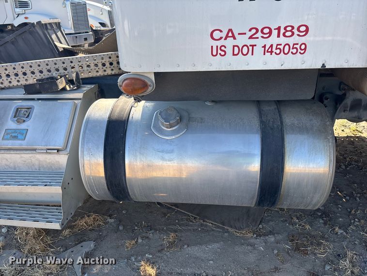image for item ER7577 2013 Freightliner Coronado SD 122 semi truck