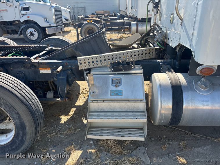 image for item ER7577 2013 Freightliner Coronado SD 122 semi truck