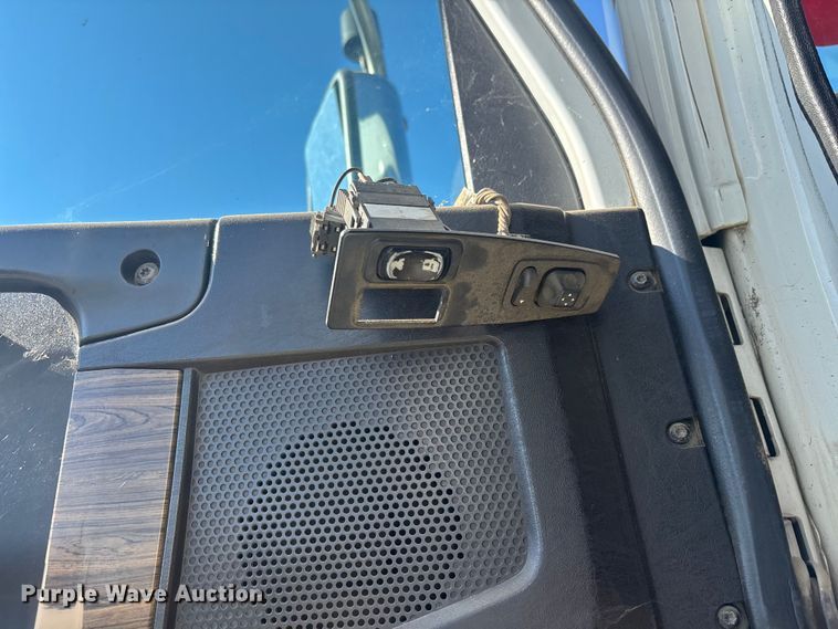 image for item ER7577 2013 Freightliner Coronado SD 122 semi truck
