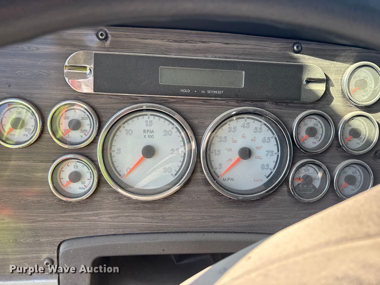 image for item ER7577 2013 Freightliner Coronado SD 122 semi truck