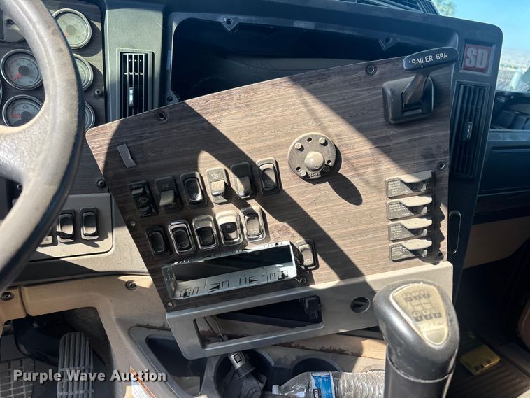 image for item ER7577 2013 Freightliner Coronado SD 122 semi truck