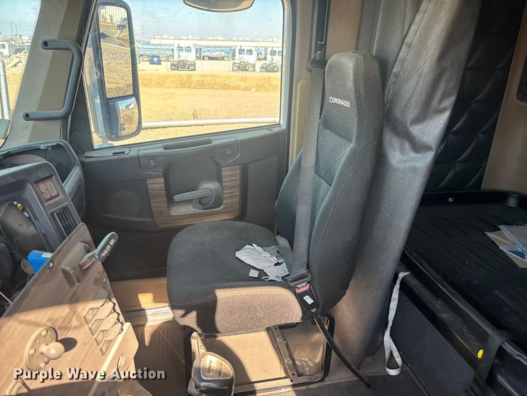 image for item ER7577 2013 Freightliner Coronado SD 122 semi truck