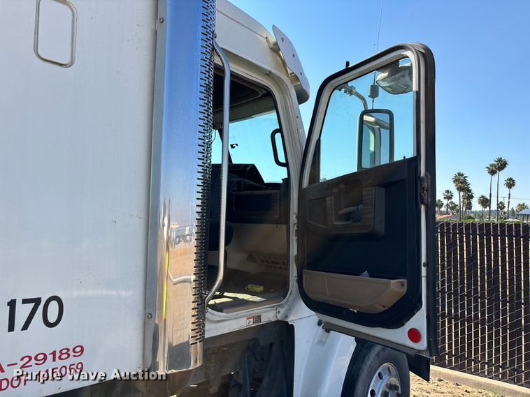 image for item ER7577 2013 Freightliner Coronado SD 122 semi truck