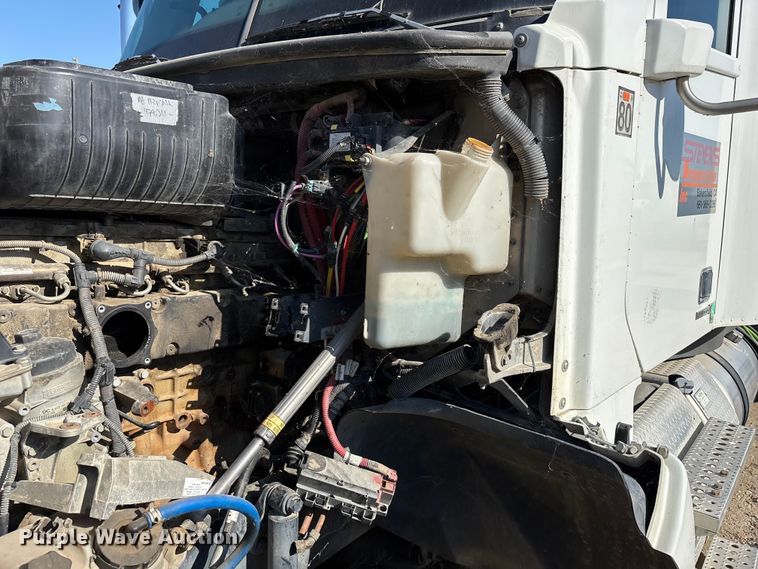 image for item ER7577 2013 Freightliner Coronado SD 122 semi truck