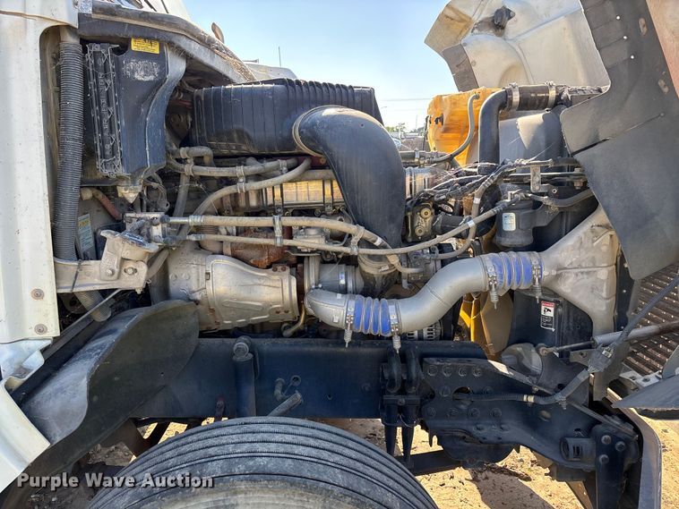 image for item ER7577 2013 Freightliner Coronado SD 122 semi truck