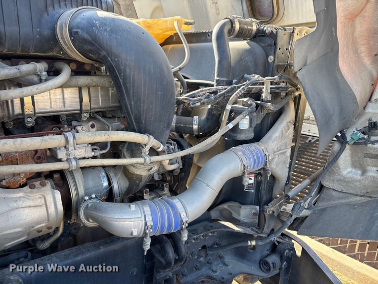 image for item ER7577 2013 Freightliner Coronado SD 122 semi truck