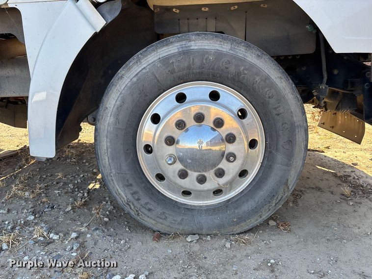 image for item ER7577 2013 Freightliner Coronado SD 122 semi truck