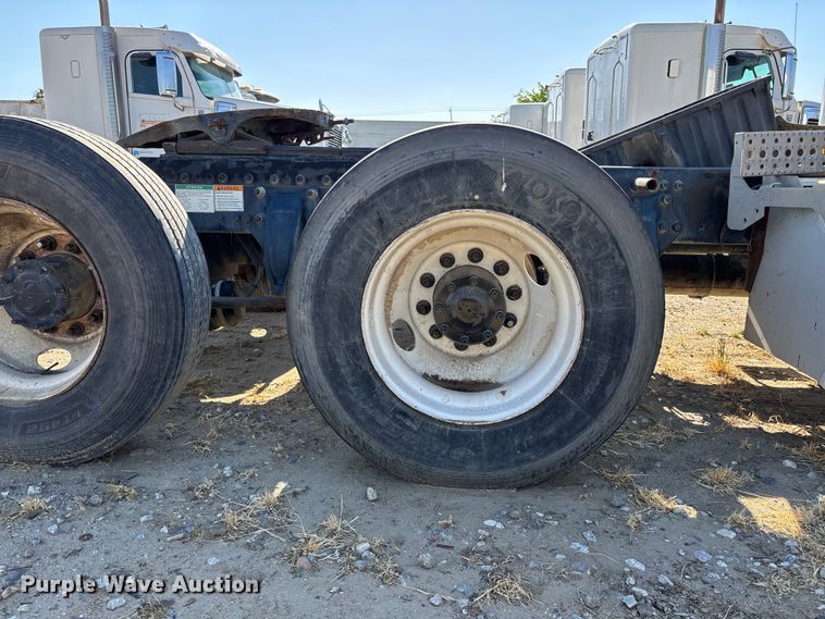 image for item ER7577 2013 Freightliner Coronado SD 122 semi truck
