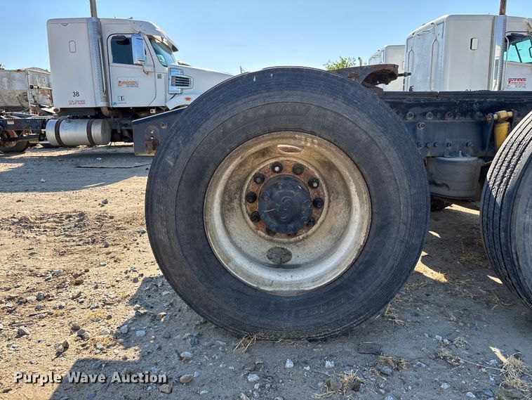 image for item ER7577 2013 Freightliner Coronado SD 122 semi truck