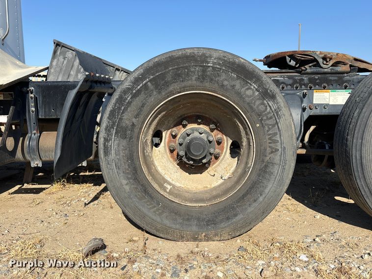 image for item ER7577 2013 Freightliner Coronado SD 122 semi truck
