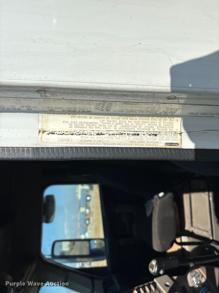 image for item ER7577 2013 Freightliner Coronado SD 122 semi truck