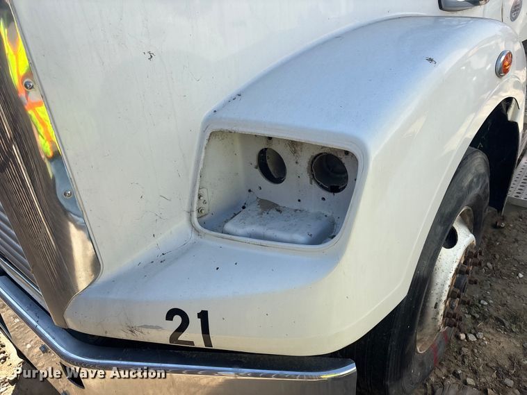 image for item ER7578 2012 Freightliner Coronado SD 122 semi truck