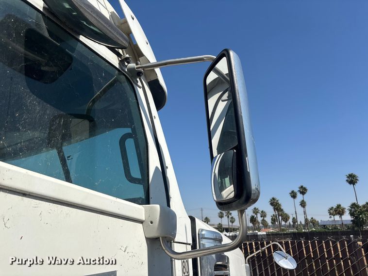 image for item ER7578 2012 Freightliner Coronado SD 122 semi truck