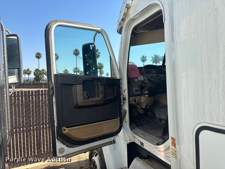 image for item ER7578 2012 Freightliner Coronado SD 122 semi truck