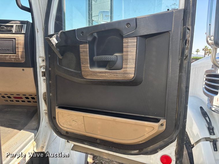 image for item ER7578 2012 Freightliner Coronado SD 122 semi truck