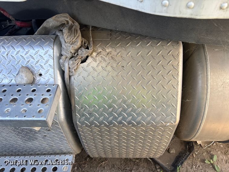 image for item ER7579 2011 Freightliner Coronado SD 122 semi truck
