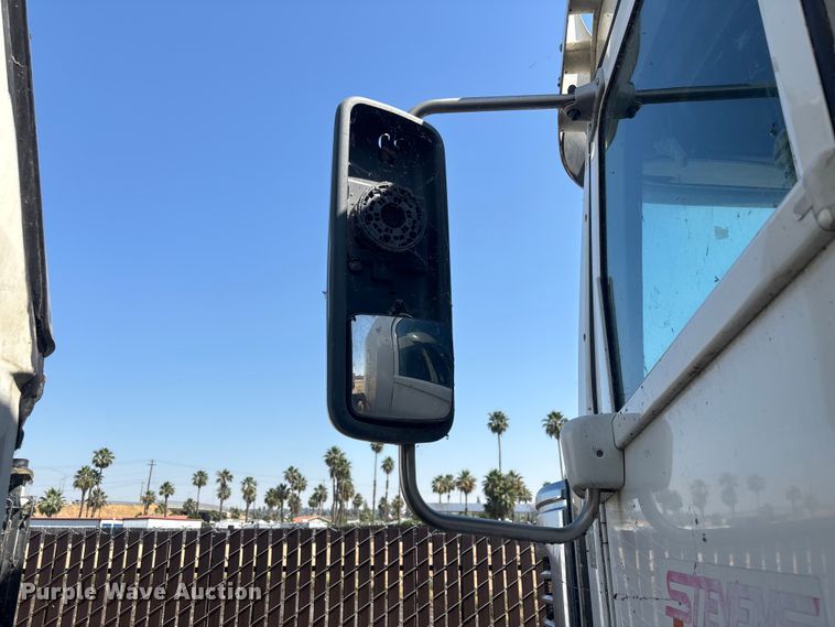 image for item ER7579 2011 Freightliner Coronado SD 122 semi truck