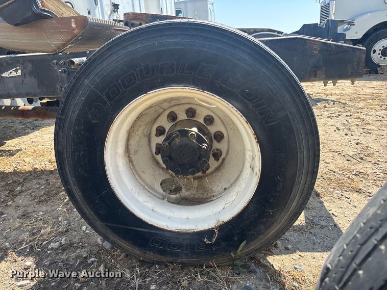 image for item ER7579 2011 Freightliner Coronado SD 122 semi truck