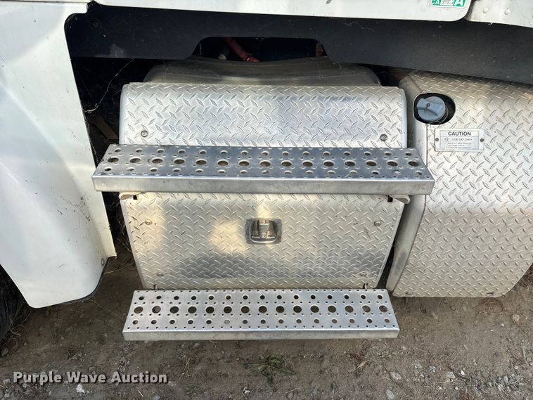 image for item ER7580 2013 Freightliner Coronado SD 122 