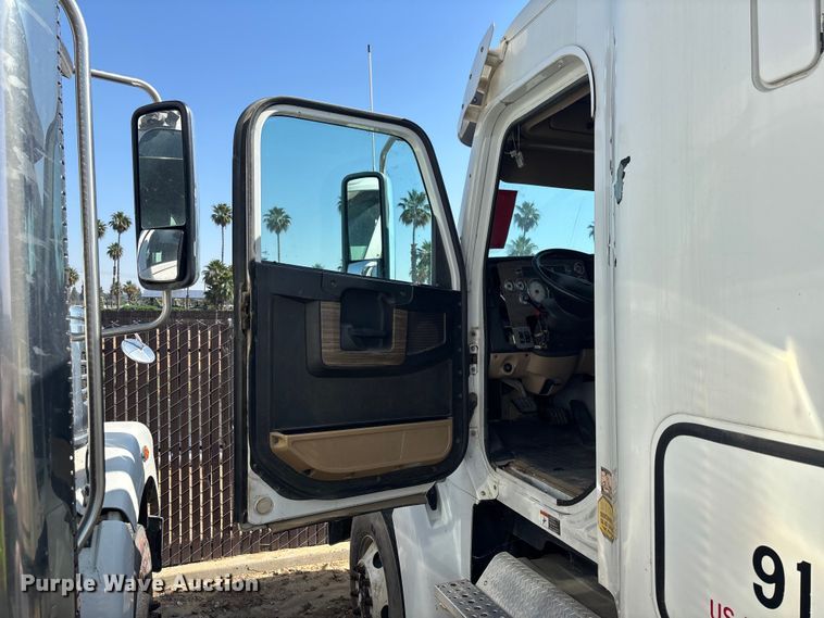 image for item ER7580 2013 Freightliner Coronado SD 122 