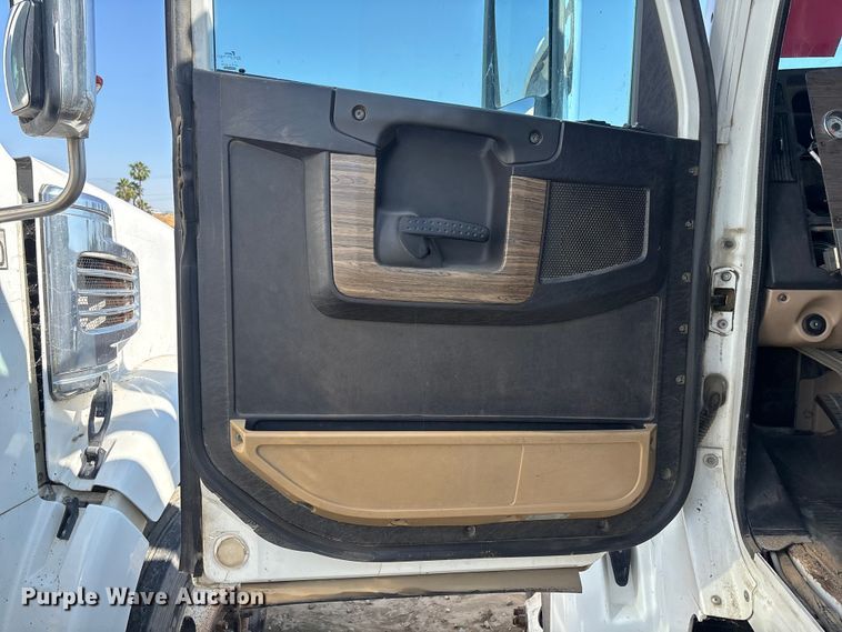 image for item ER7580 2013 Freightliner Coronado SD 122 