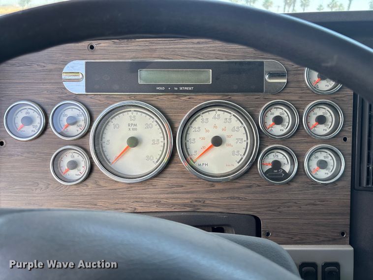 image for item ER7580 2013 Freightliner Coronado SD 122 