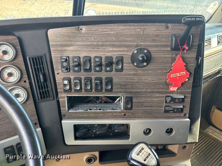 image for item ER7580 2013 Freightliner Coronado SD 122 