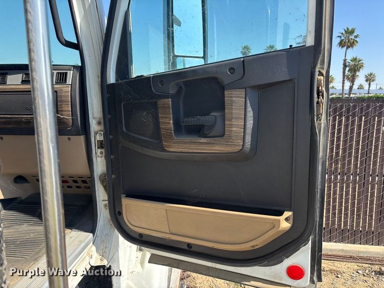 image for item ER7580 2013 Freightliner Coronado SD 122 