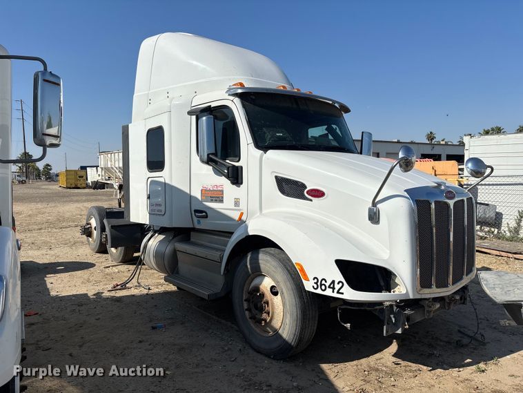 image for item ER7581 2018 Peterbilt 579 semi truck