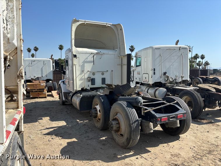 image for item ER7581 2018 Peterbilt 579 semi truck