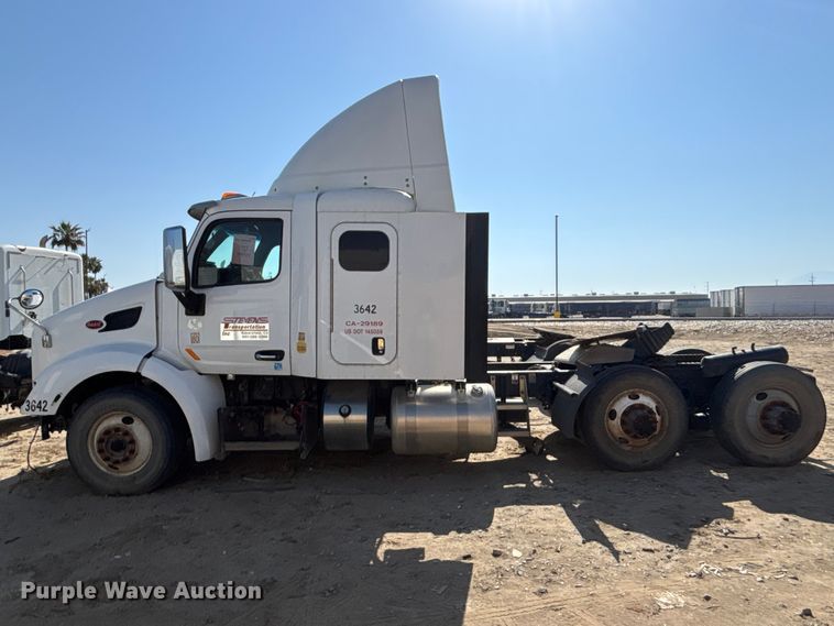 image for item ER7581 2018 Peterbilt 579 semi truck