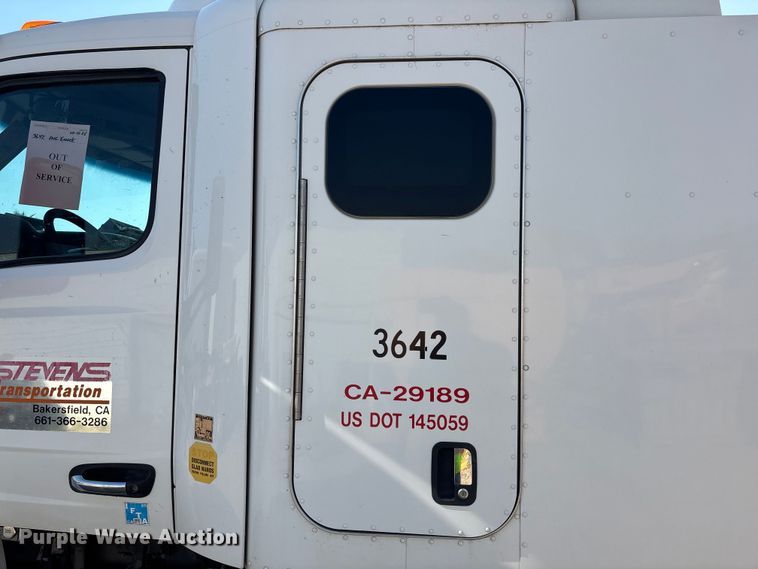 image for item ER7581 2018 Peterbilt 579 semi truck