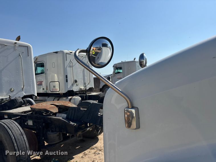 image for item ER7581 2018 Peterbilt 579 semi truck