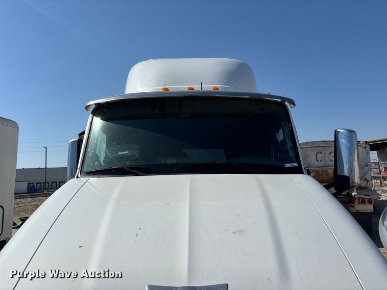 image for item ER7581 2018 Peterbilt 579 semi truck