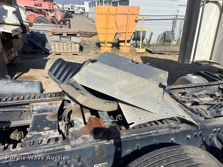 image for item ER7581 2018 Peterbilt 579 semi truck