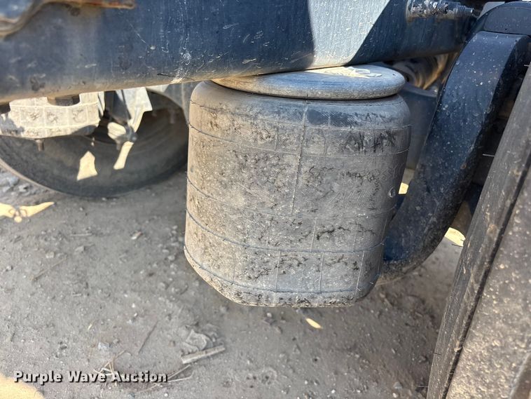 image for item ER7581 2018 Peterbilt 579 semi truck