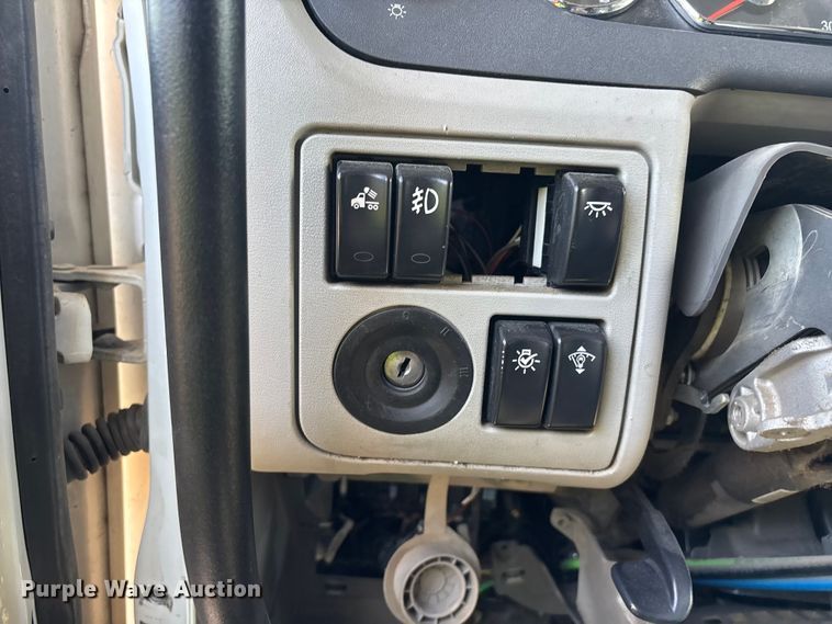 image for item ER7581 2018 Peterbilt 579 semi truck