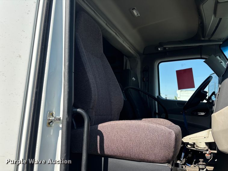 image for item ER7581 2018 Peterbilt 579 semi truck