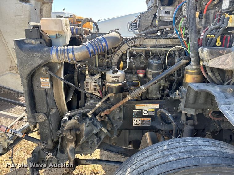 image for item ER7581 2018 Peterbilt 579 semi truck