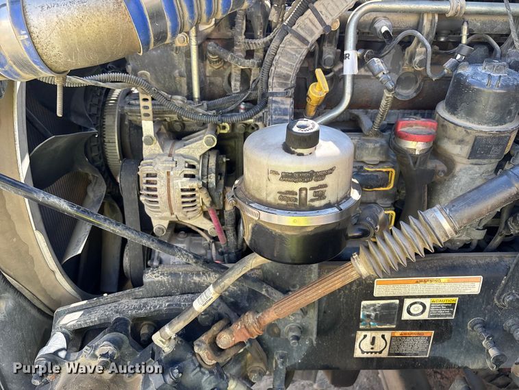 image for item ER7581 2018 Peterbilt 579 semi truck