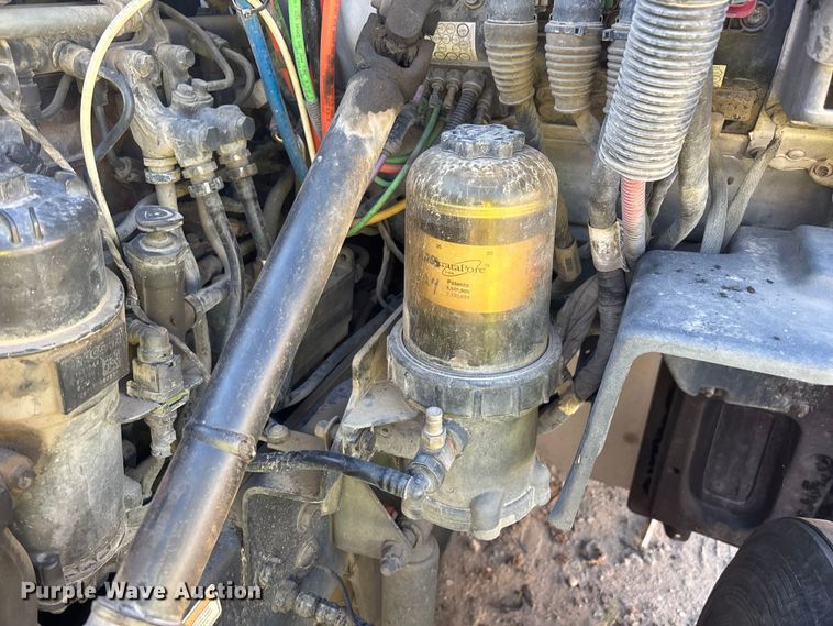 image for item ER7581 2018 Peterbilt 579 semi truck