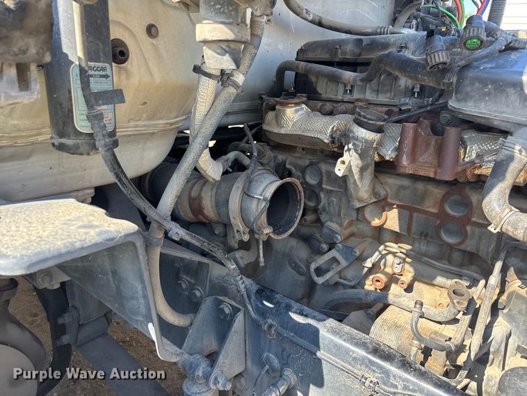 image for item ER7581 2018 Peterbilt 579 semi truck