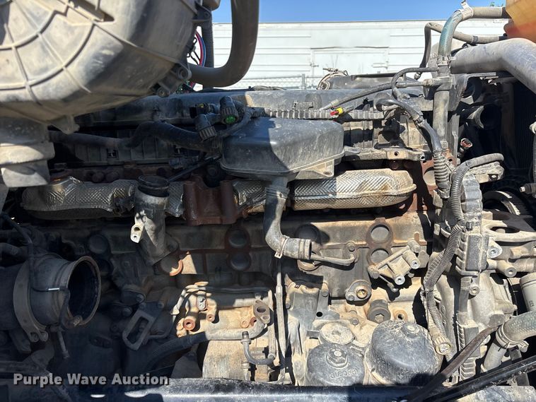 image for item ER7581 2018 Peterbilt 579 semi truck