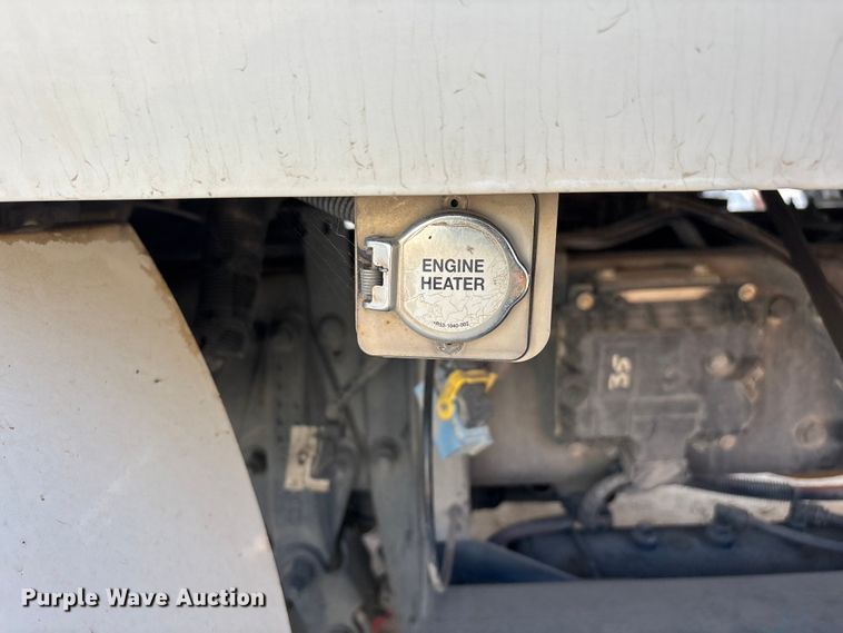 image for item ER7581 2018 Peterbilt 579 semi truck