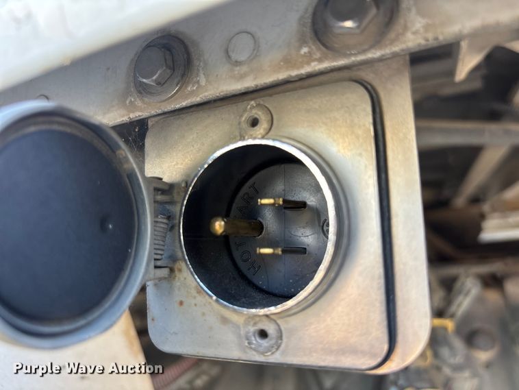 image for item ER7581 2018 Peterbilt 579 semi truck