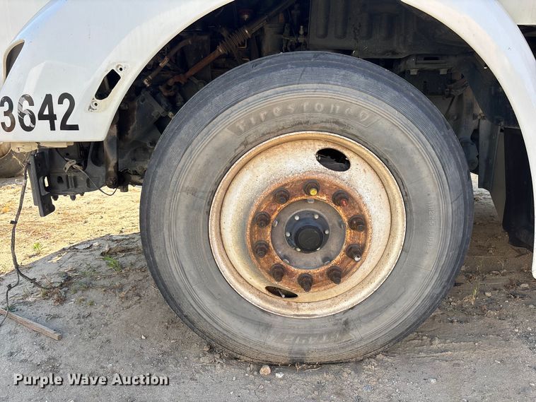 image for item ER7581 2018 Peterbilt 579 semi truck