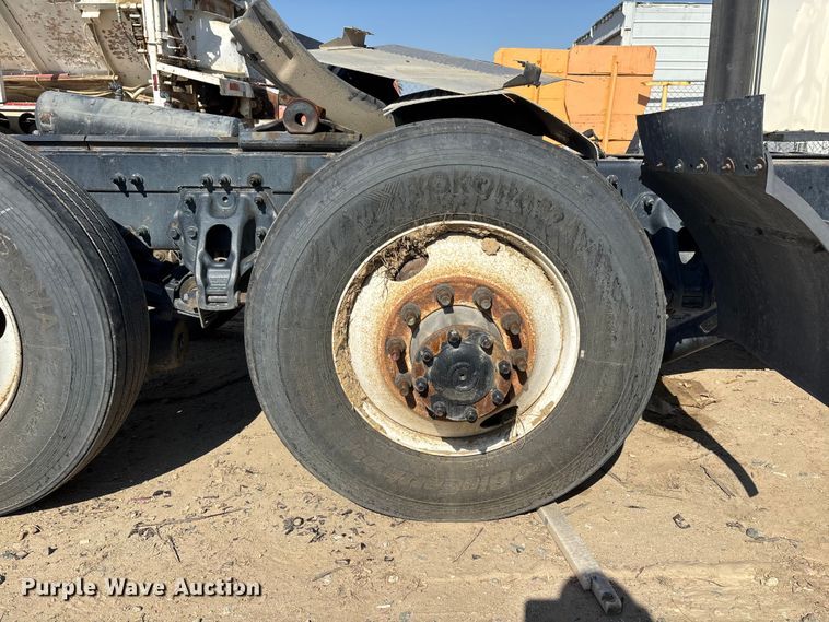 image for item ER7581 2018 Peterbilt 579 semi truck