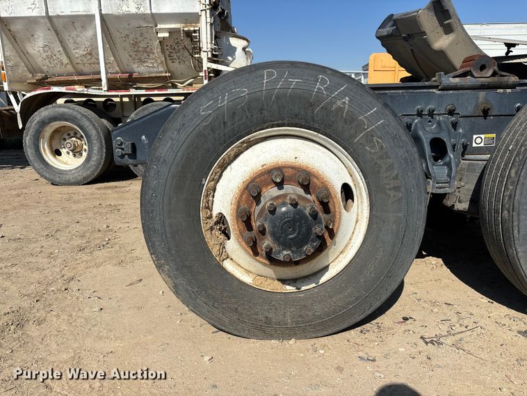 image for item ER7581 2018 Peterbilt 579 semi truck